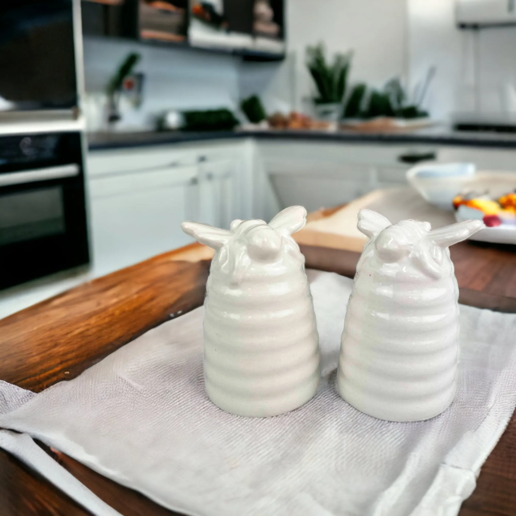 Cream Bee Hive Salt & Pepper Shaker Set