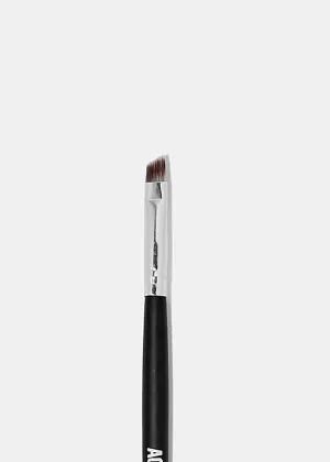 E116: Angled Eyeliner Brush