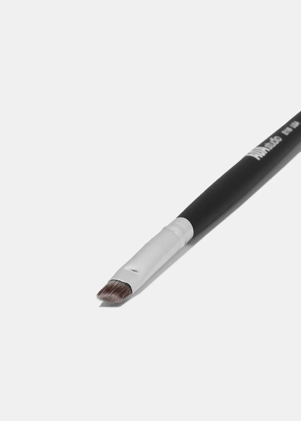 E116: Angled Eyeliner Brush