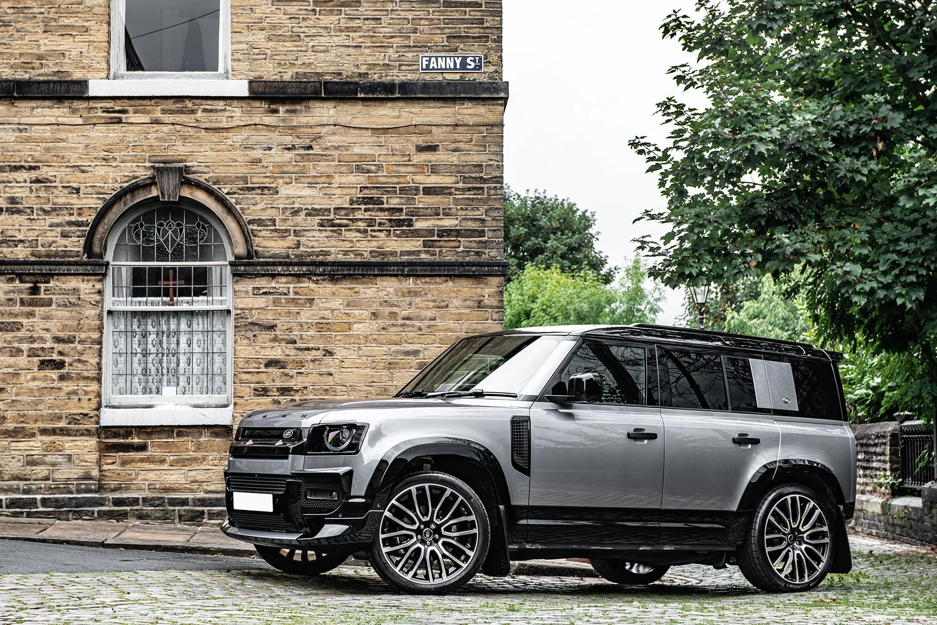 Land Rover Defender 110 - Silver Exterior