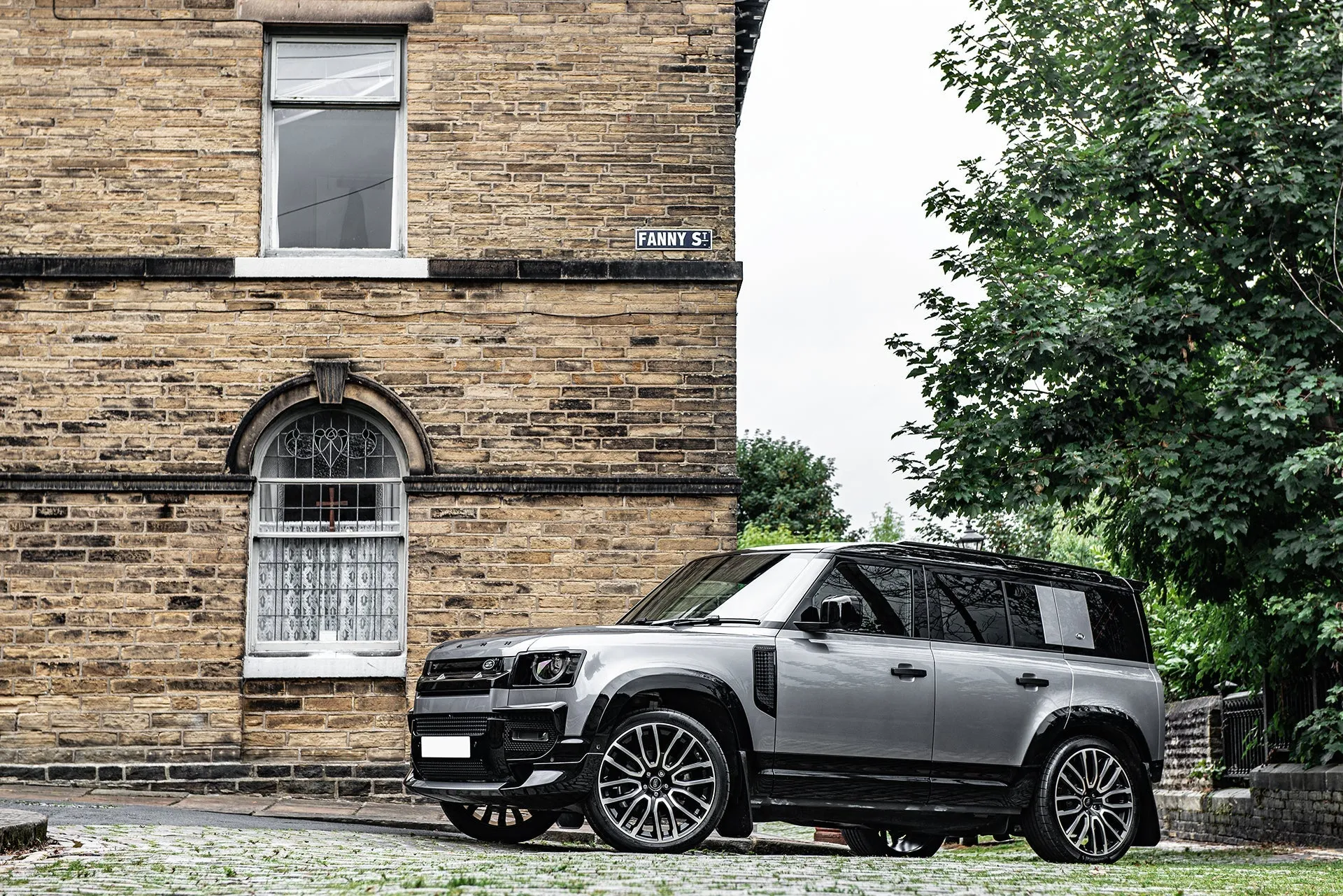 Land Rover Defender 110 - Silver Exterior