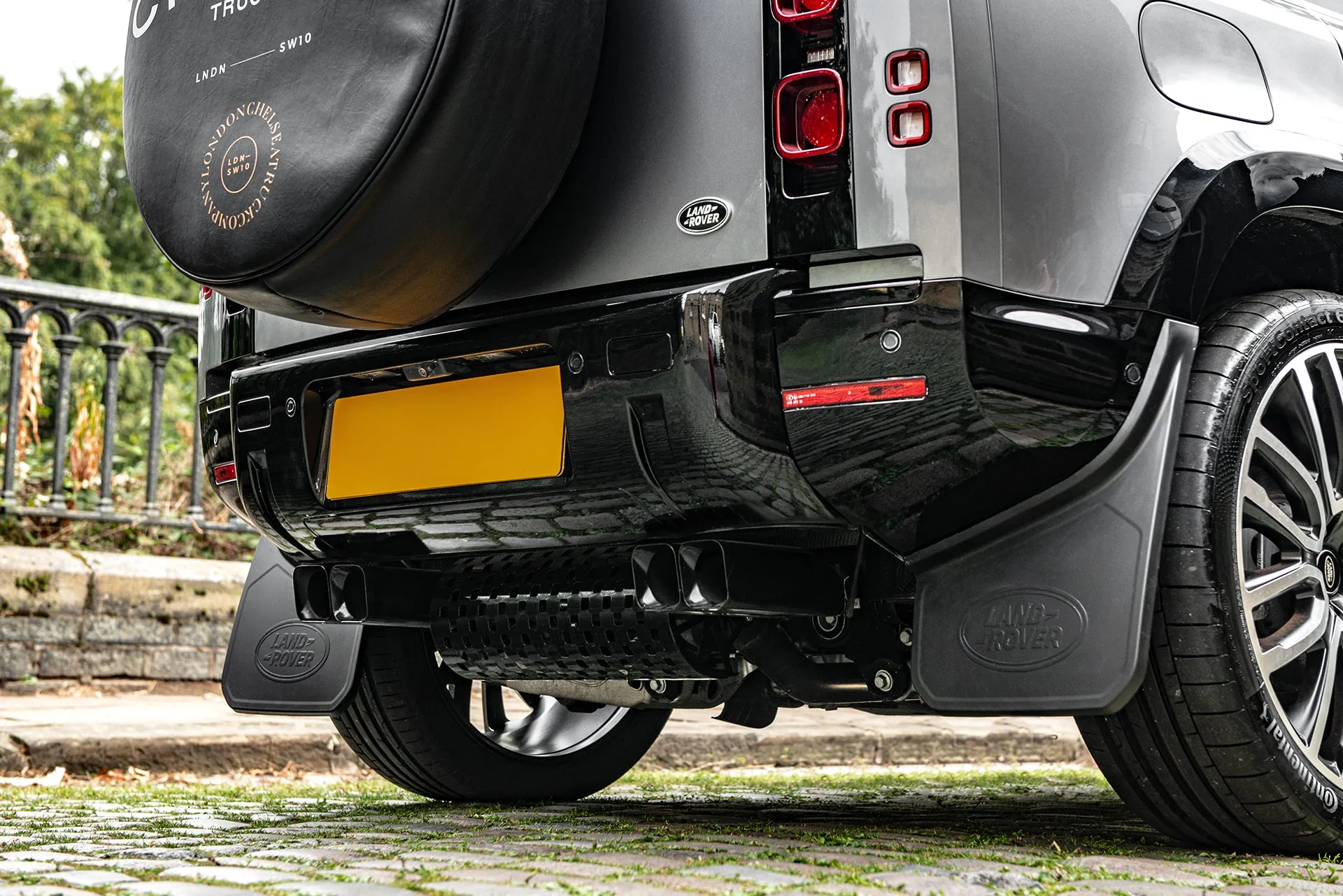 Land Rover Defender 110 - Silver Exterior