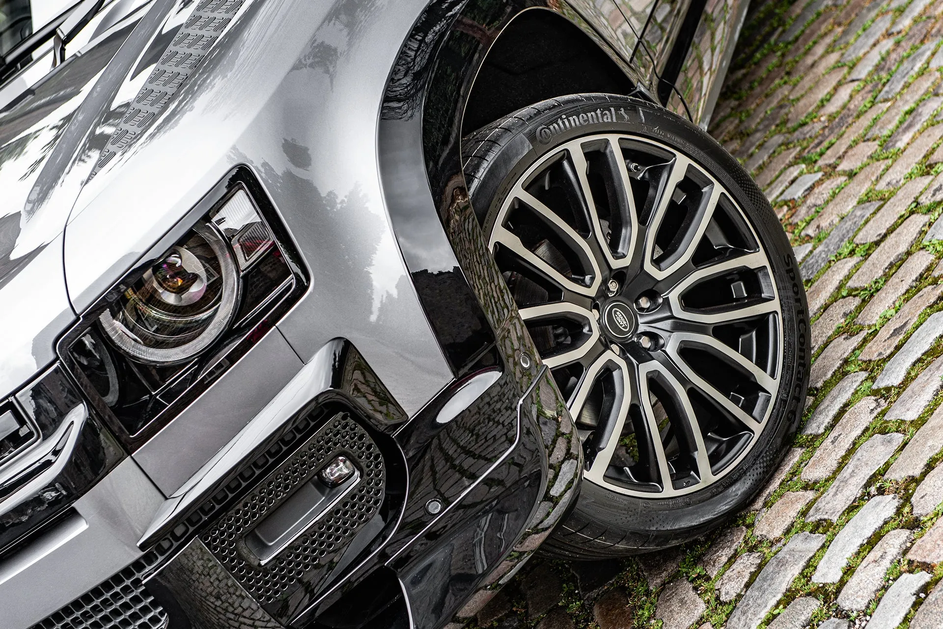 Land Rover Defender 110 - Silver Exterior