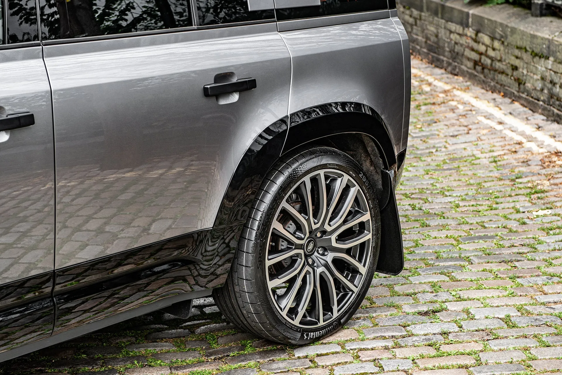 Land Rover Defender 110 - Silver Exterior