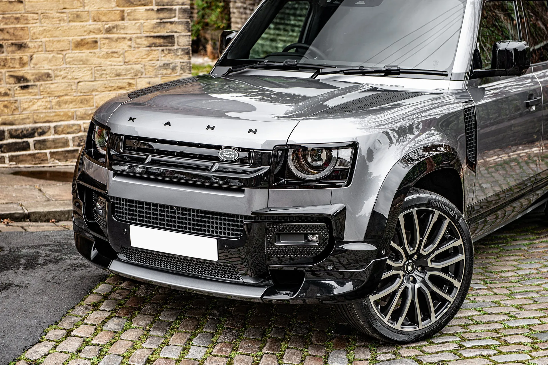 Land Rover Defender 110 - Silver Exterior