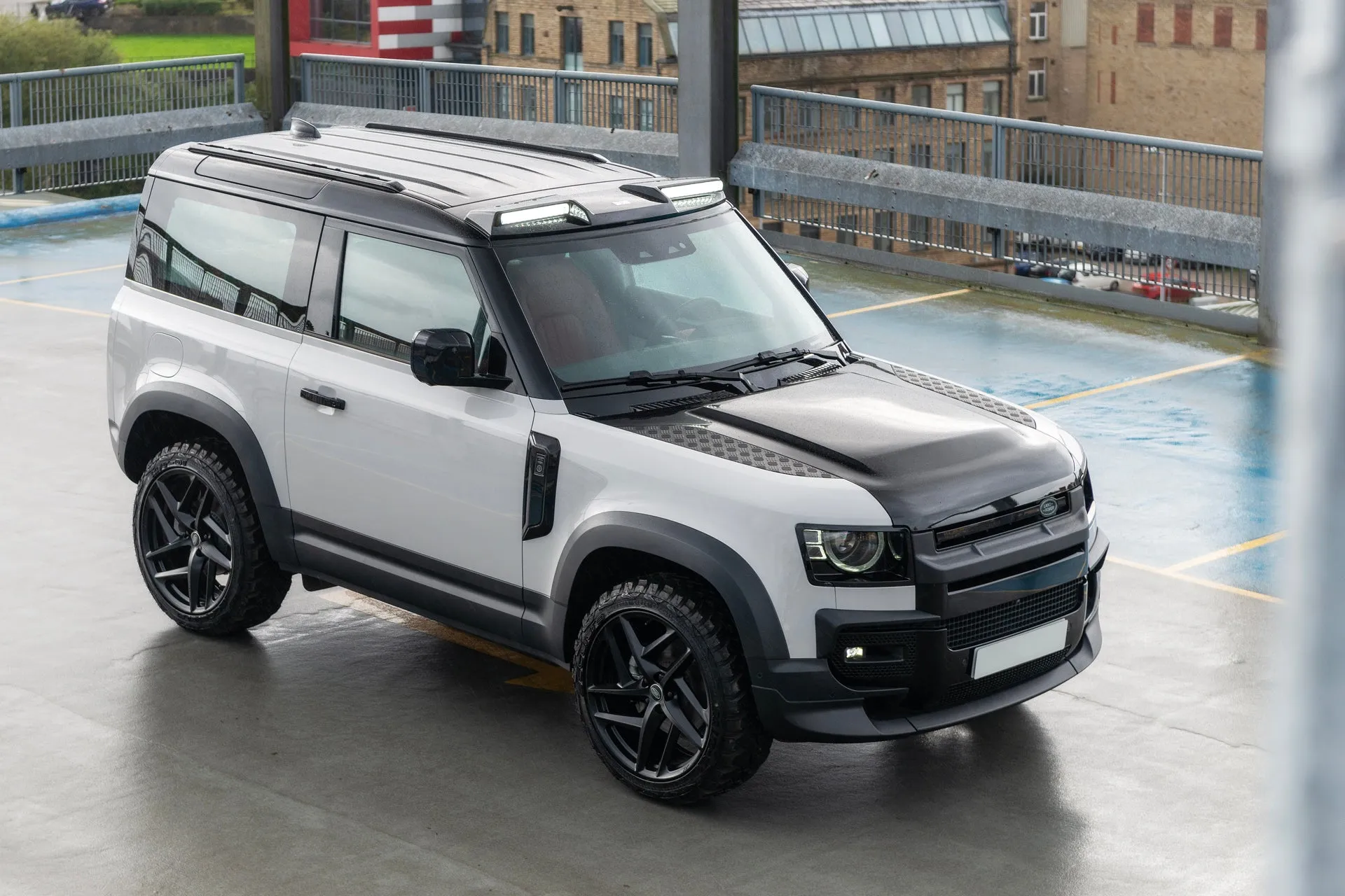 Land Rover Defender 90 - White Exterior