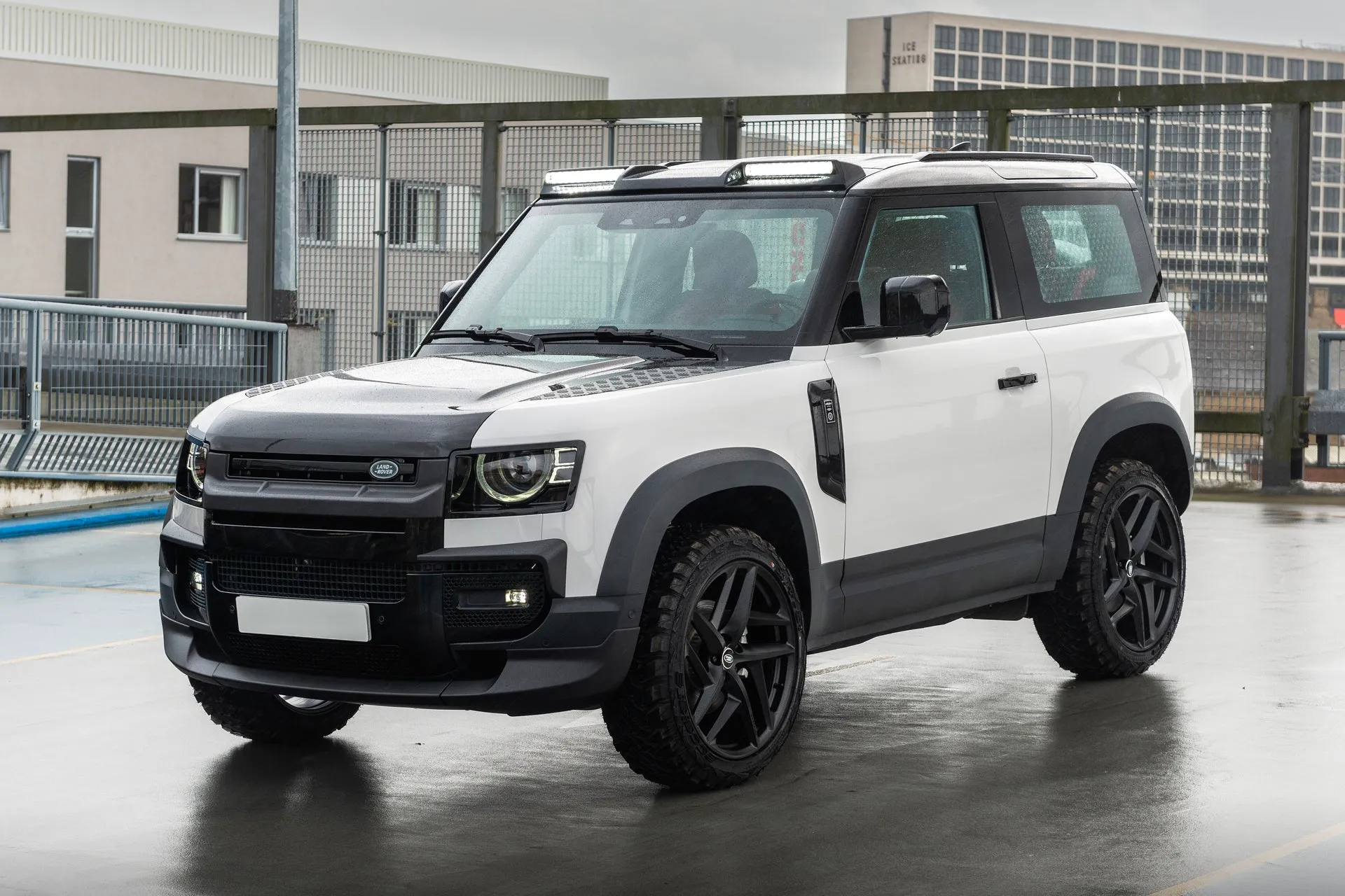 Land Rover Defender 90 - White Exterior