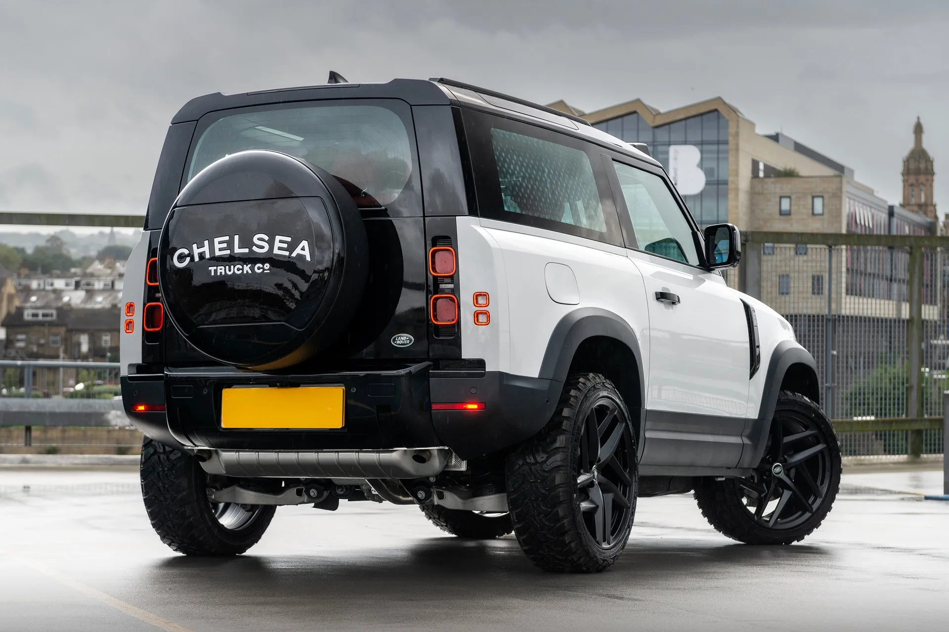 Land Rover Defender 90 - White Exterior