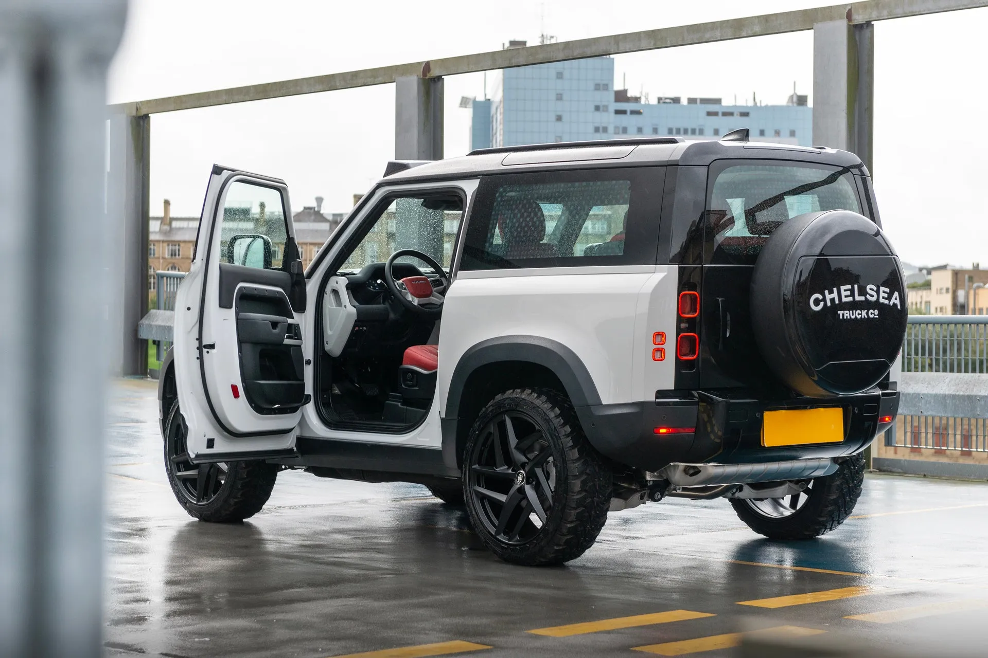 Land Rover Defender 90 - White Exterior