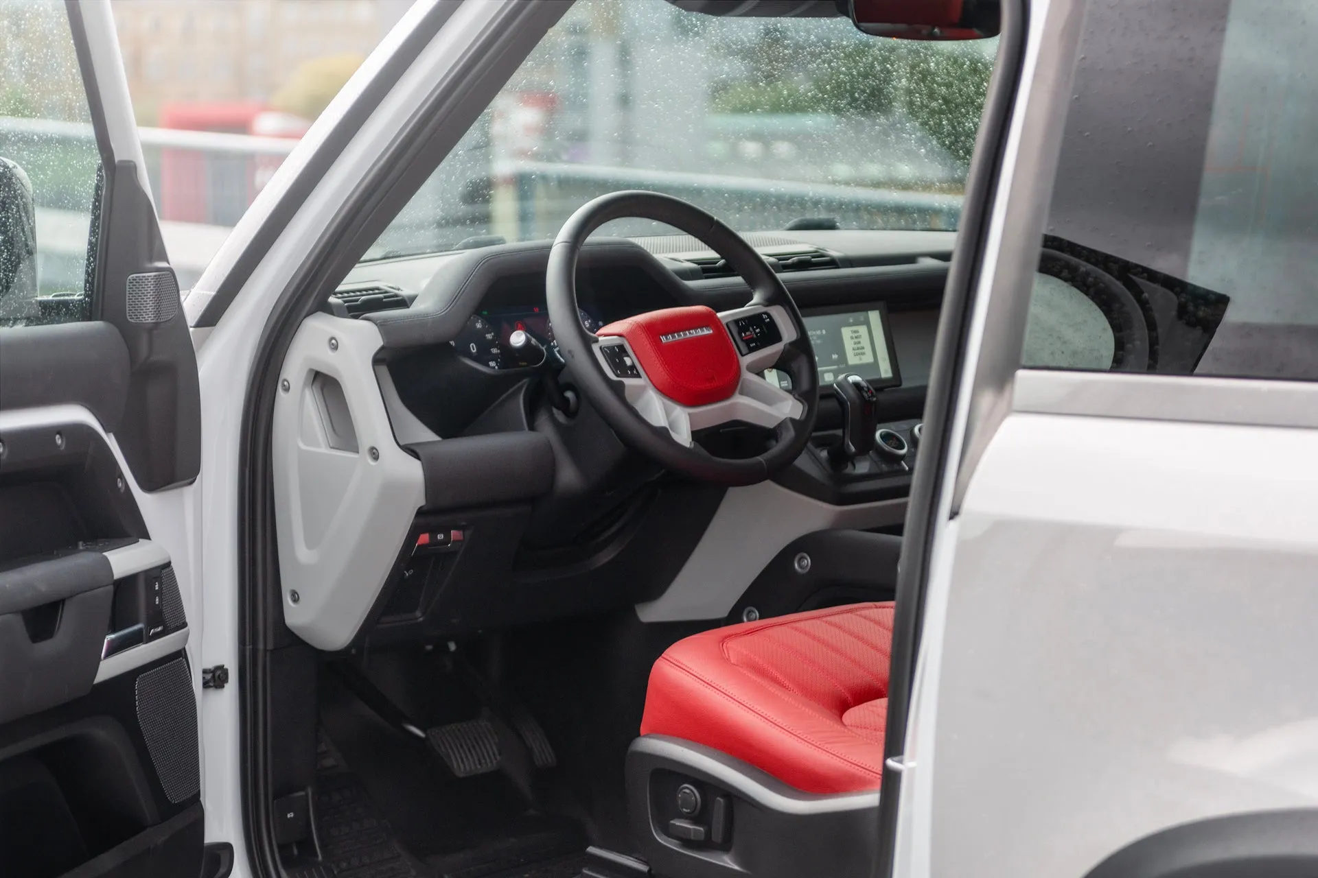 Land Rover Defender 90 - White Exterior