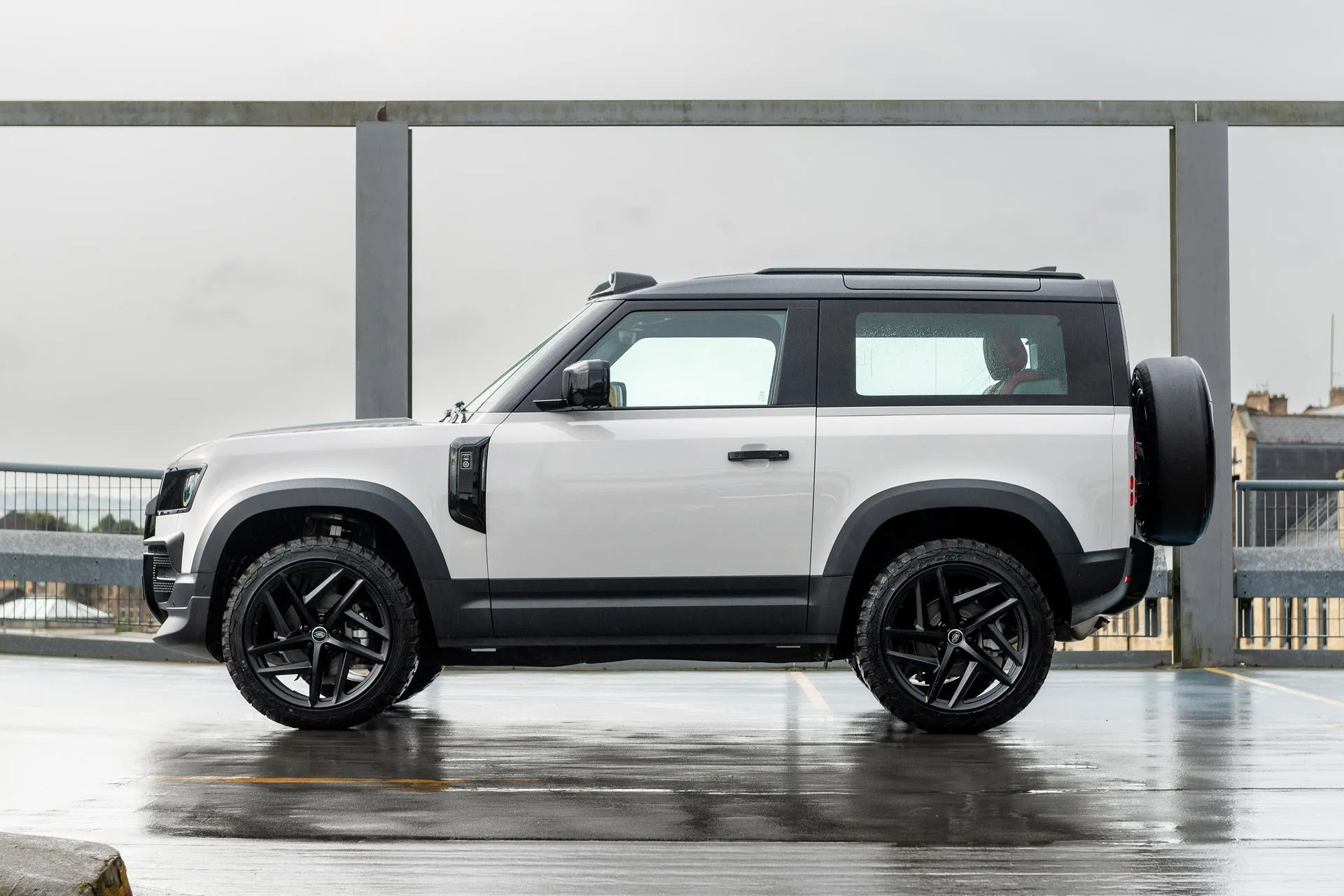 Land Rover Defender 90 - White Exterior