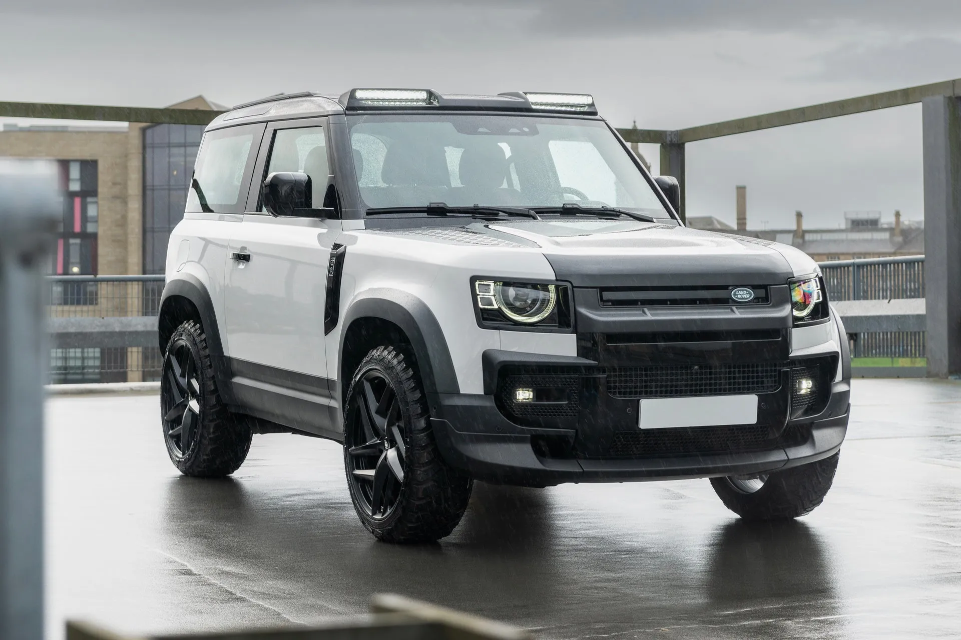 Land Rover Defender 90 - White Exterior