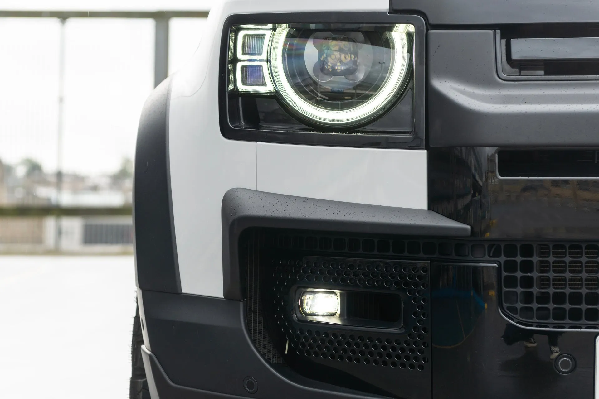 Land Rover Defender 90 - White Exterior