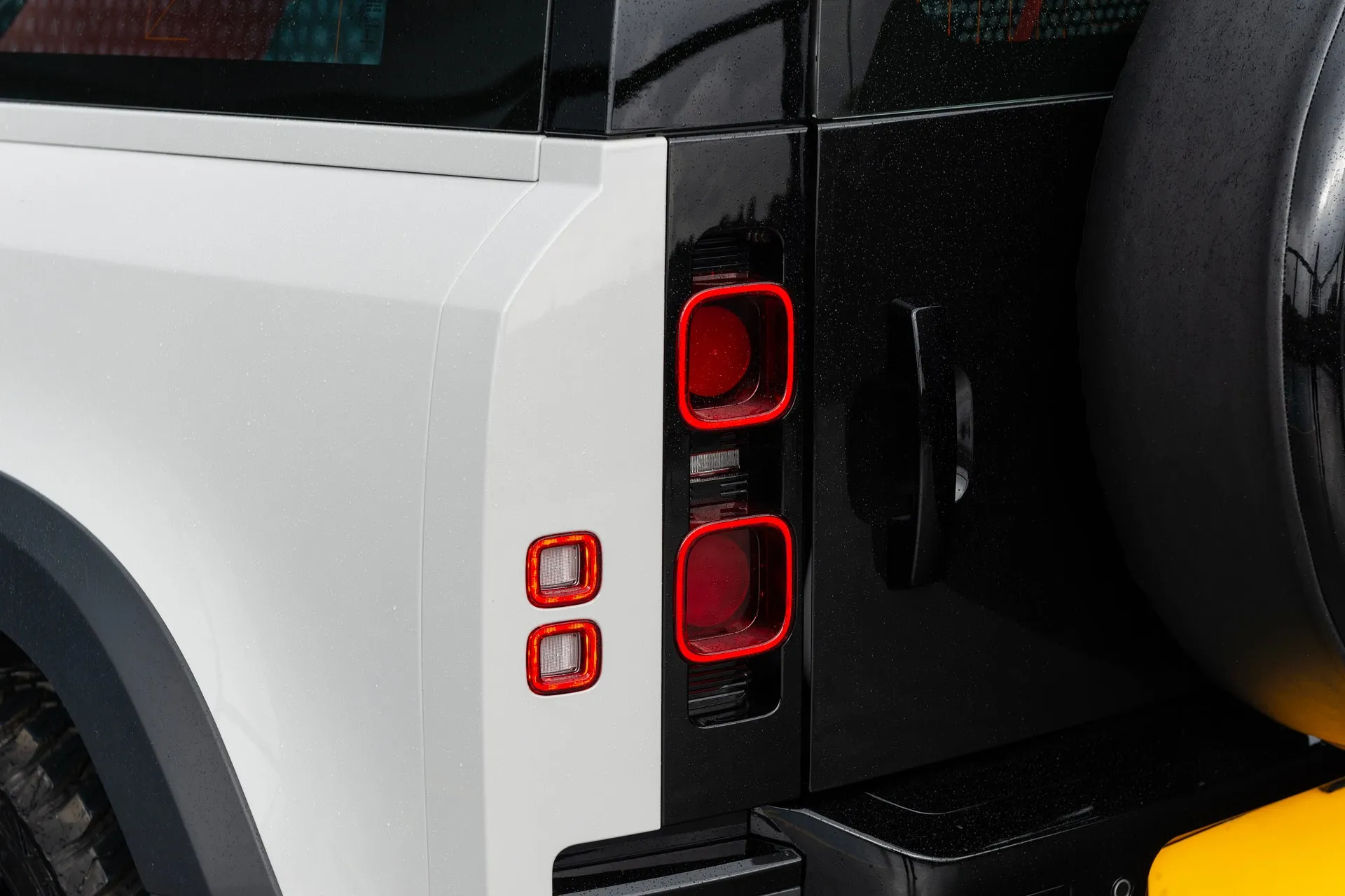 Land Rover Defender 90 - White Exterior