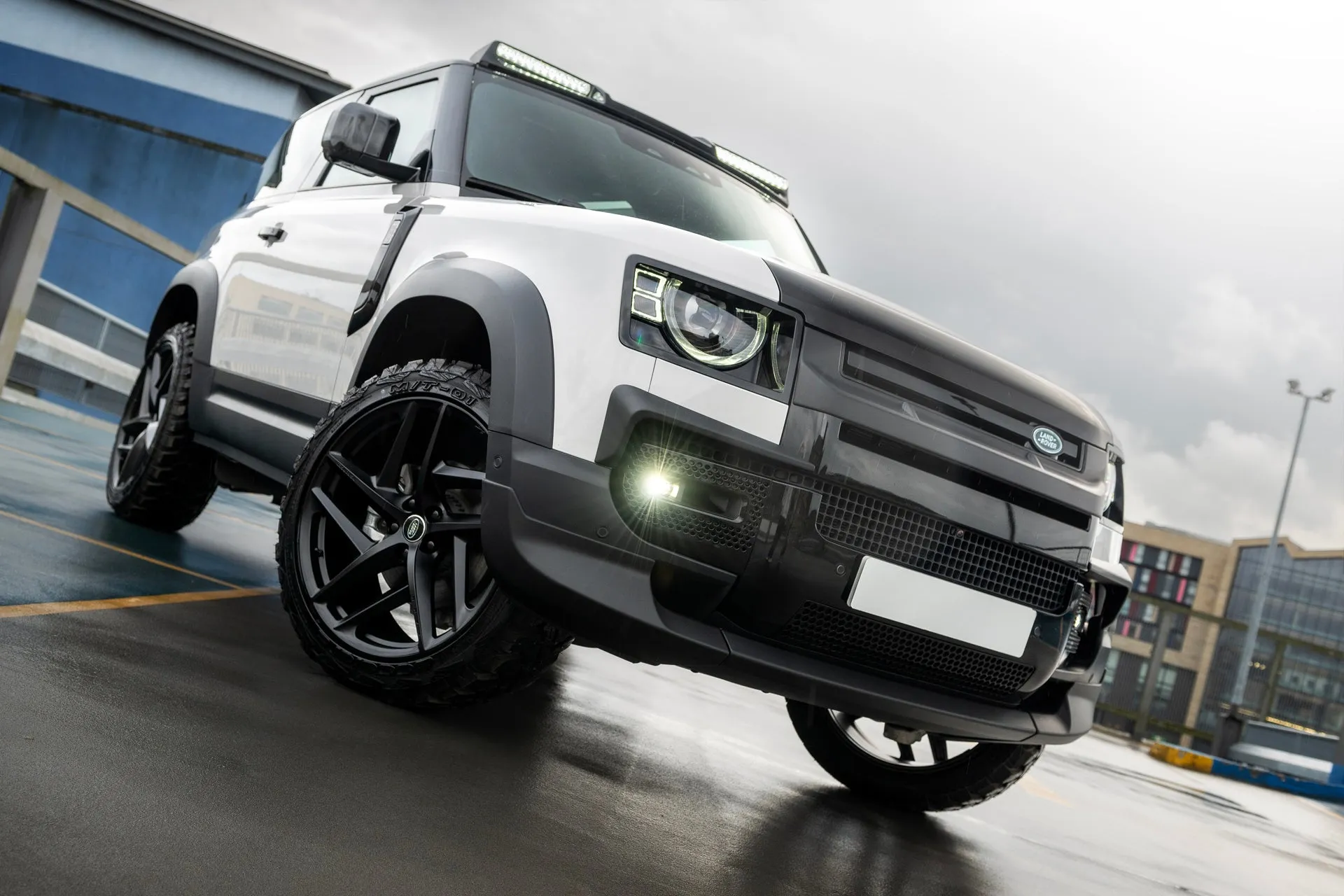 Land Rover Defender 90 - White Exterior