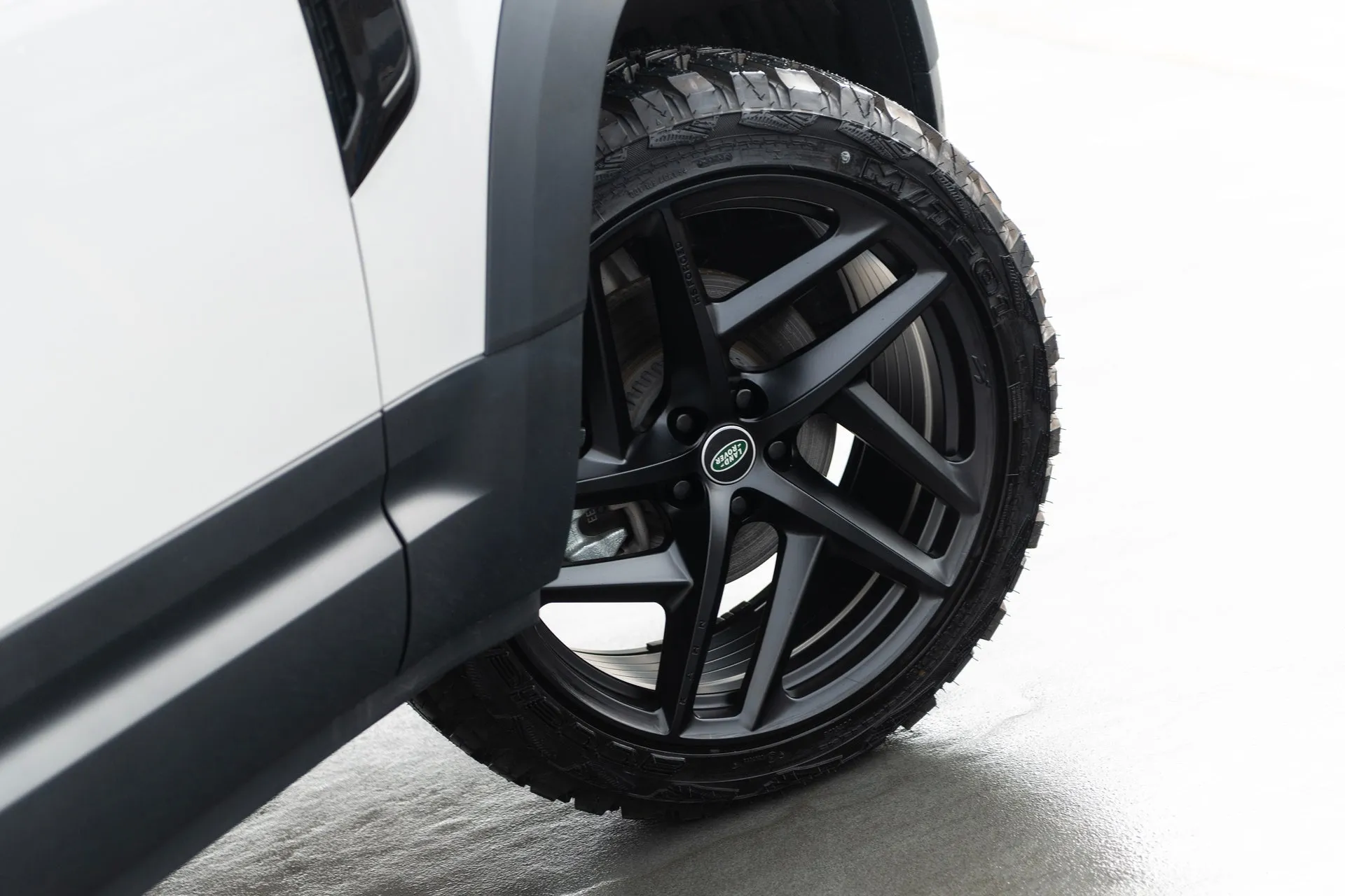 Land Rover Defender 90 - White Exterior