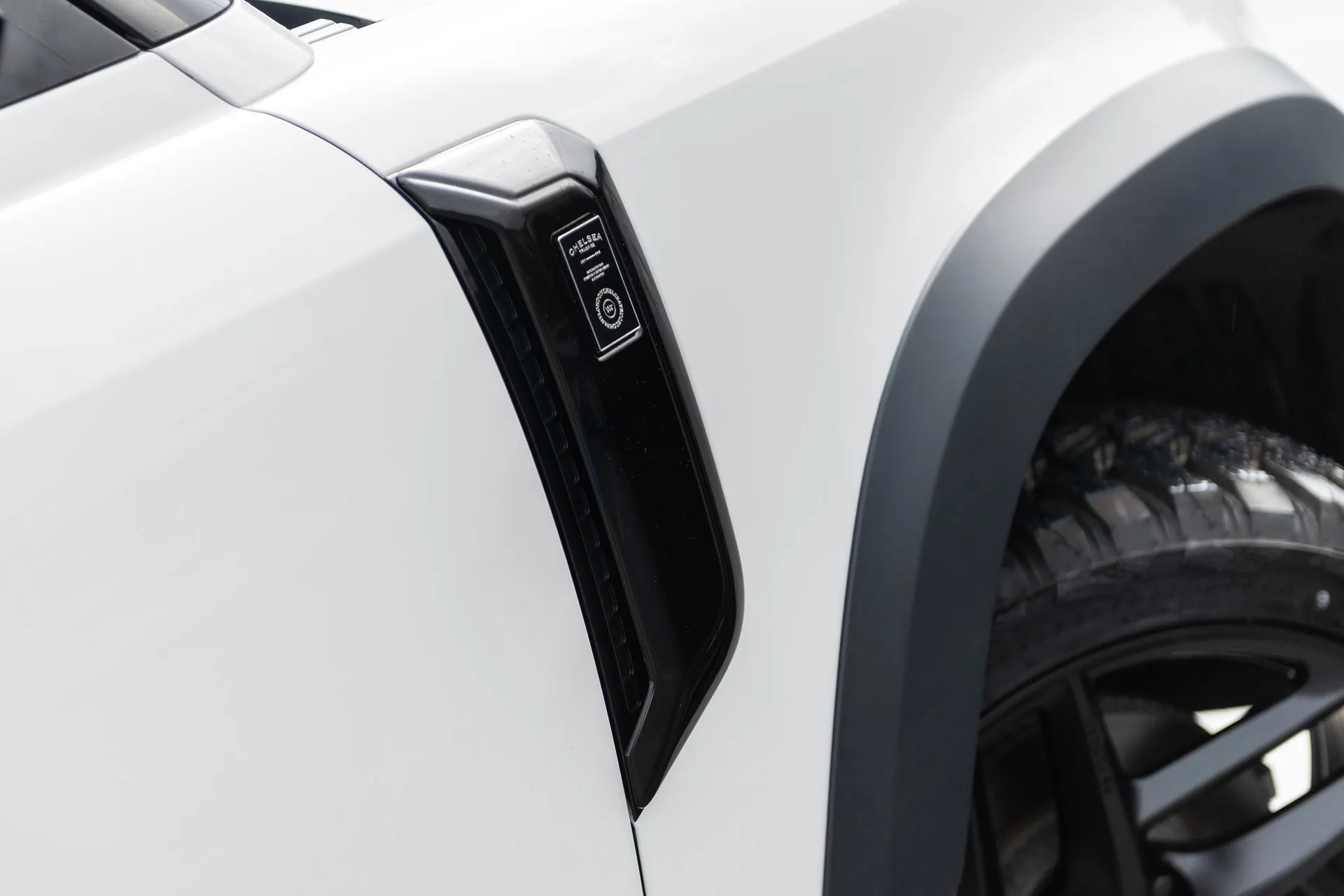 Land Rover Defender 90 - White Exterior