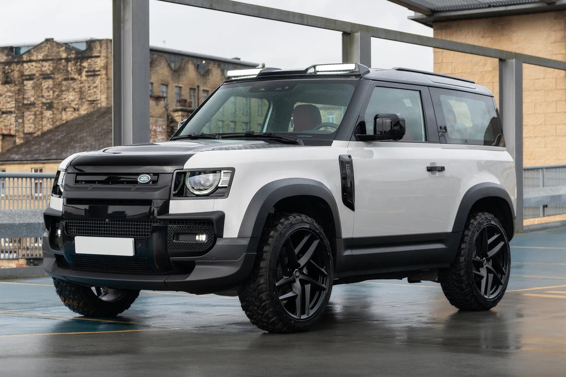 Land Rover Defender 90 - White Exterior