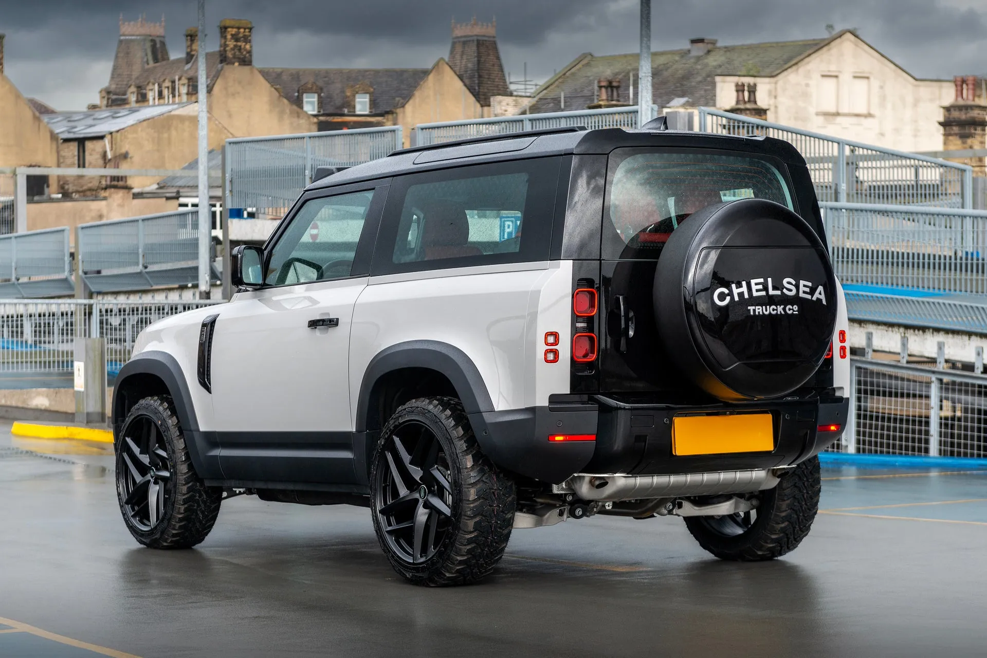 Land Rover Defender 90 - White Exterior