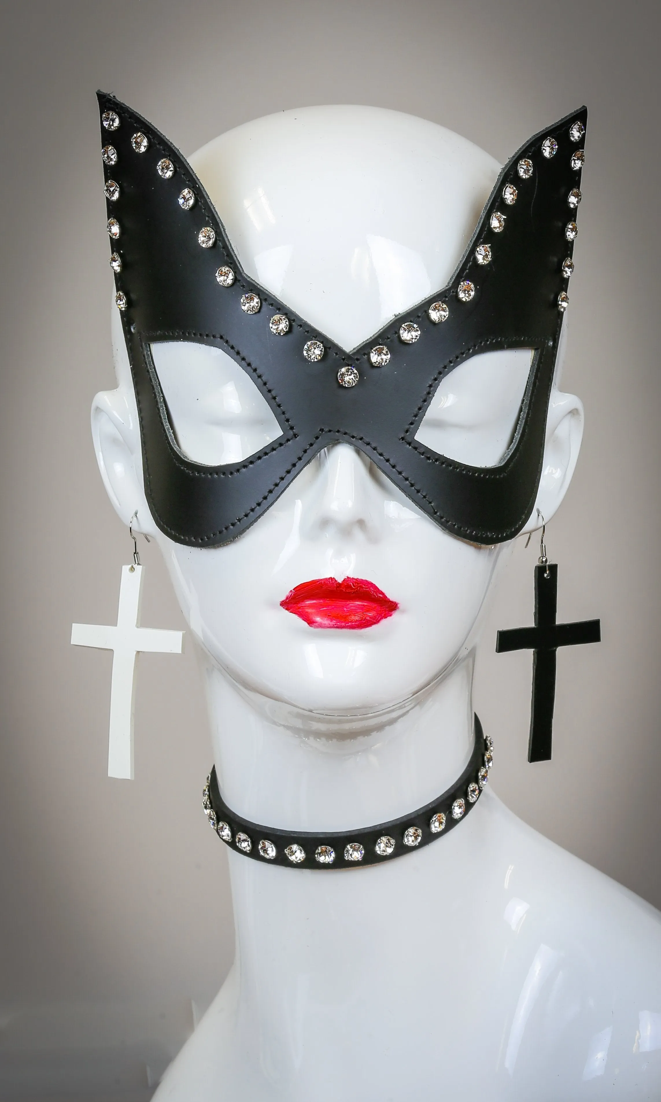 Swarovski Rhinestone Leather Cat Eye Mask
Buckle Back With Leather Strap
